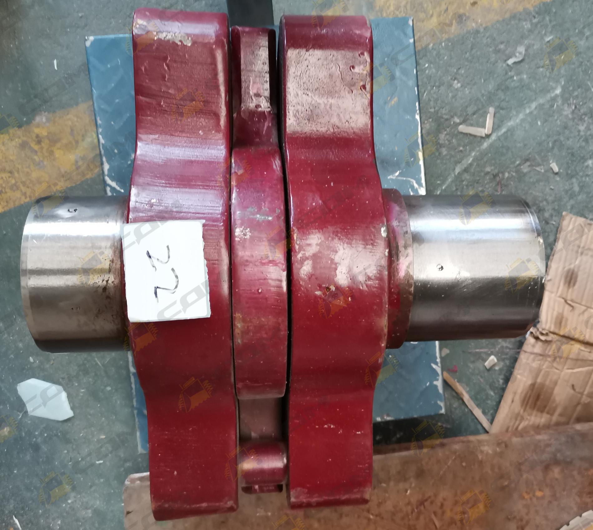 Вал вибратора в сборе левый CDM520A6 LG522A.30.01.04