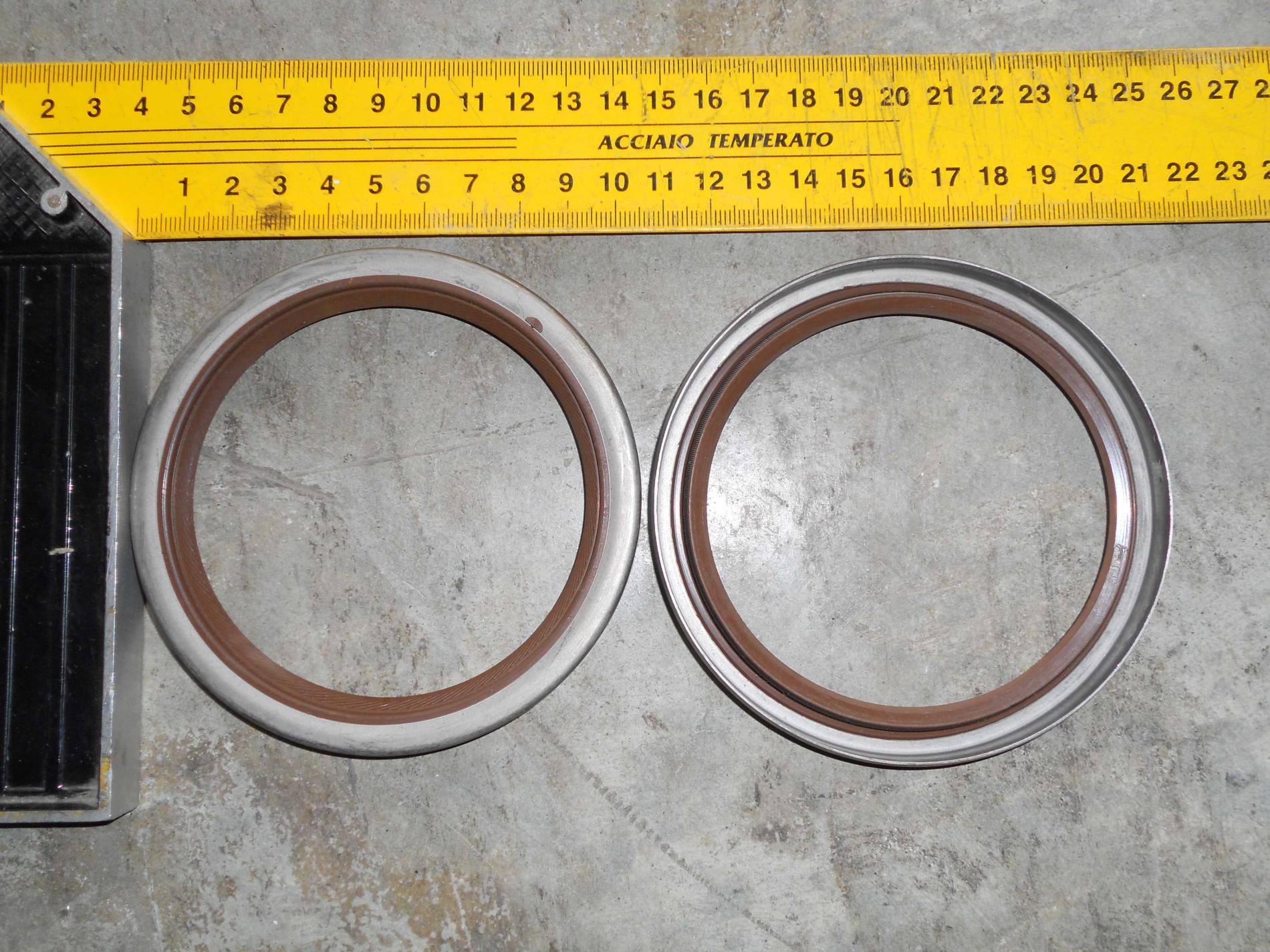 Сальник КПП выходного вала внутренний 85х105х10 HOWO 734310109 734300093