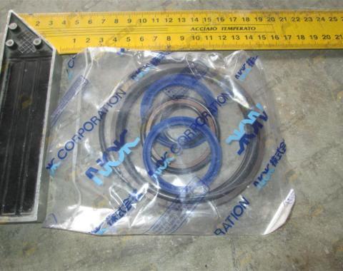 Ремкомплект цилиндра поворота CDM520A6 680080000264